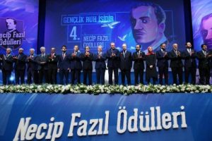 Necip Fazıl &Ouml;d&uuml;lleri sahiplerini buldu