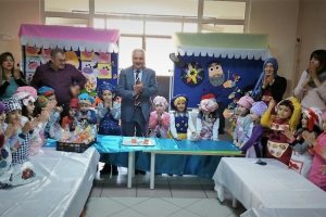 Bursa'da minikler okulu pazar yerine &ccedil;evirdi