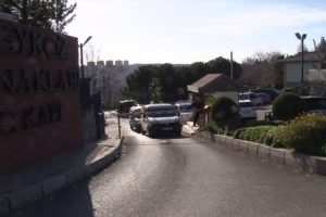Mesut Yılmaz'ın Beykoz'daki evine ziyaret&ccedil;i akını