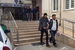 Bursa'da uyuşturucu tacirleri polise takıldı