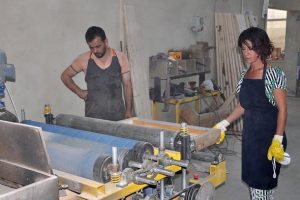 Mobilya ustalarına '&ouml;zendi' hayallerini ger&ccedil;ekleştirdi
