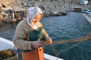 Karadeniz'in kadın balık&ccedil;ıları