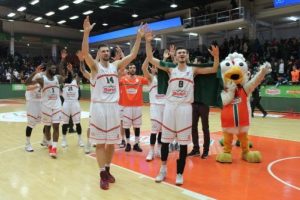 Banvit evinde kazanmasını bildi
