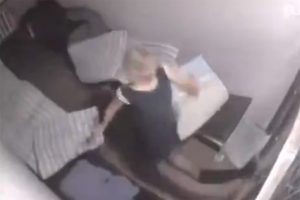 &Ouml;fkeyle kalktı zararla oturdu