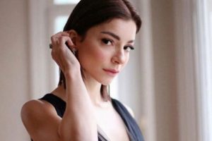 Merve Boluğur &uuml;z&uuml;nt&uuml;den sa&ccedil;kıran oldu!