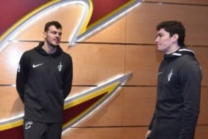 LeBron James'ten Cedi Osman'a &ouml;vg&uuml;ler