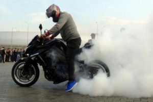 Drift g&ouml;sterisiyle pist istediler