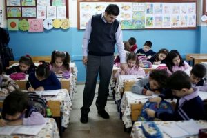 &Ouml;ğretmene şiddet y&uuml;zde 41'den 45'e y&uuml;kseldi