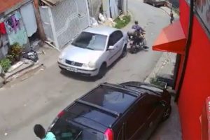Otomobil bir anda kaymaya başladı
