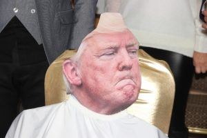 Trump'a Kızılderili traşı