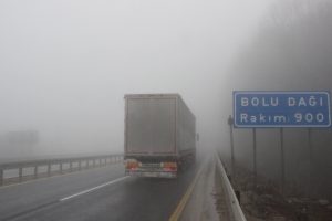 Bolu Dağında sis etkili oluyor