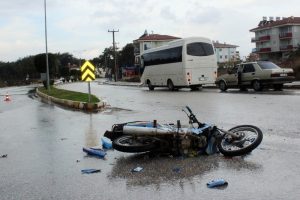 Liseli 2 &ccedil;ocuk motosiklet kurbanı oldu