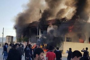 Barzani'ye şok! KDP binası ateşe verildi