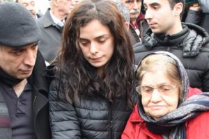 &Ouml;zge &Ouml;zpirin&ccedil;&ccedil;i'nin acı g&uuml;n&uuml;