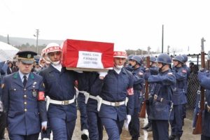 Şemdinli'de intihar eden binbaşı, Eskişehir'de toprağa verildi