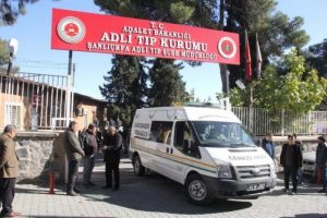 Hırsızlık ş&uuml;phelisi, demir parmaklıkların &uuml;zerine d&uuml;şerek &ouml;ld&uuml;