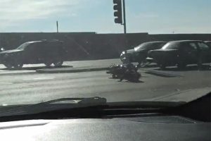 Motosiklet b&ouml;yle devrildi