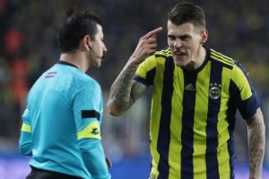 Fenerbah&ccedil;e'de &ccedil;ifte şok!