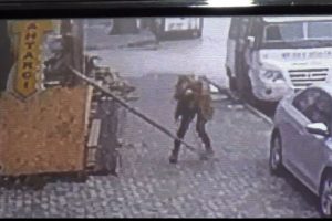 Bursa'da inşaatın kalıp demiri gen&ccedil; kızın &uuml;zerine d&uuml;şt&uuml;!