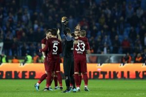 Trabzonspor, 2010-2011 sezonu serisine g&ouml;z&uuml;n&uuml; dikti