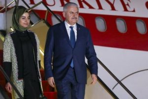 Bangladeş ziyaretinde Başbakan Yıldırım'a kızı eşlik ediyor