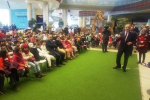 Bursa'da yaşayan Suriyeli &ccedil;ocuklar Suriyeli astronotla buluştu