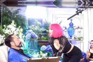 Adnan Oktar'ı kendinden ge&ccedil;iren kedicik dansı!