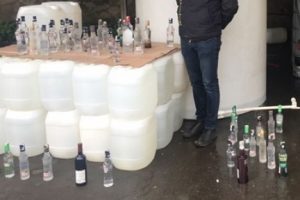 Yılbaşı &ouml;ncesi 120 bin şişe sahte i&ccedil;ki ele ge&ccedil;irildi