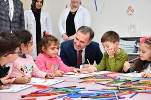 Bursa İneg&ouml;l Belediye Başkanı Taban minik &ouml;ğrencilerle buluştu