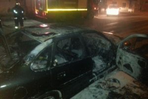 Malatya'da park halindeki otomobil yandı