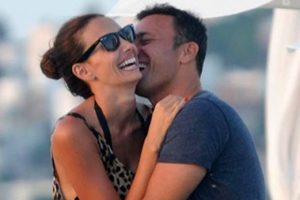 Emina Sandal'dan Mustafa Sandal'a ağır g&ouml;nderme!