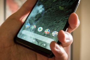 Google Pixel 2 XL problem &uuml;st&uuml;ne problem &ccedil;ıkarıyor