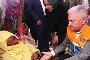Başbakan Yıldırım Arakanlı m&uuml;ltecilerle bir araya geldi