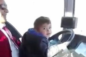 Bursa'da 5 yaşında şehirlerarası otob&uuml;s kullanıyor