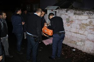 Yeni doğan bebeği bırakıp ka&ccedil;tılar