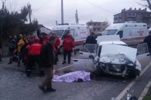 Feci kaza: 2 &ouml;l&uuml;, 4 yaralı