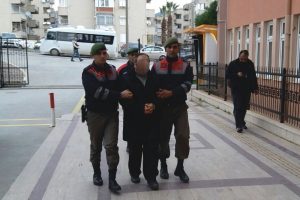 'FET&Ouml;'n&uuml;n s&ouml;zde b&ouml;lge imamı dolmuşta yakalandı