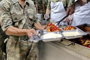 Milli Savunma Bakanı Canikli 'at eti' a&ccedil;ıklaması
