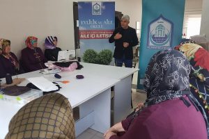 Bursa'da YIL-MEK kursiyerlerine aile i&ccedil;i iletişim semineri