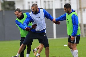 Burak Yılmaz'dan Halis &Ouml;zkahya'ya g&ouml;nderme