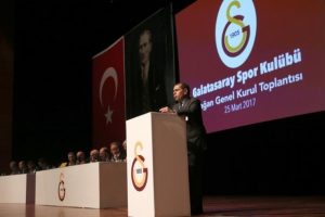 Galatasaray'da yeni y&ouml;netimin g&ouml;rev s&uuml;resi tartışması