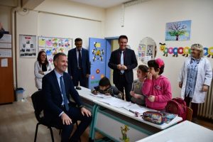Bursa İneg&ouml;l'de engelli &ouml;ğrencilere s&uuml;rpriz ziyaret