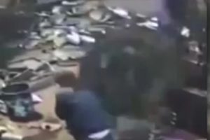Dev tekerlek &uuml;zerine d&uuml;şt&uuml;