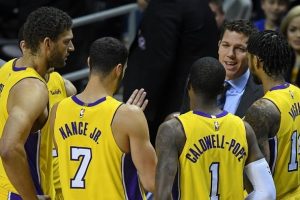 Lakers, Rockets'a 'dur' dedi