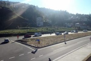 Duble yol yaparken k&ouml;y&uuml;n girişi unutuldu, tepki g&ouml;sterdiler!