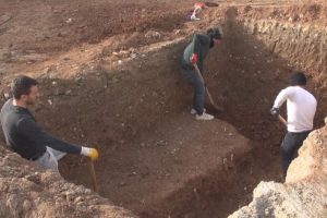 Sondaj kazısında Roma mezarları bulundu