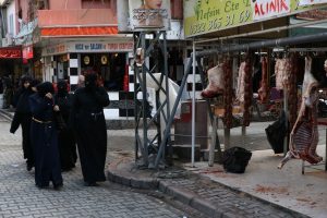 700 metrelik caddede sadece 6 T&uuml;rk esnaf var