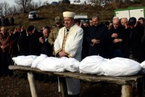 Yangın kurbanı 3 kardeş toprağa verildi