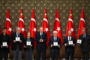 Cumhurbaşkanlığı K&uuml;lt&uuml;r ve Sanat B&uuml;y&uuml;k &Ouml;d&uuml;lleri sahiplerini buldu