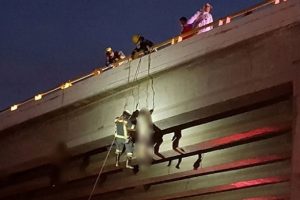 Meksika'da k&ouml;pr&uuml;lerde asılı 6 ceset bulundu
